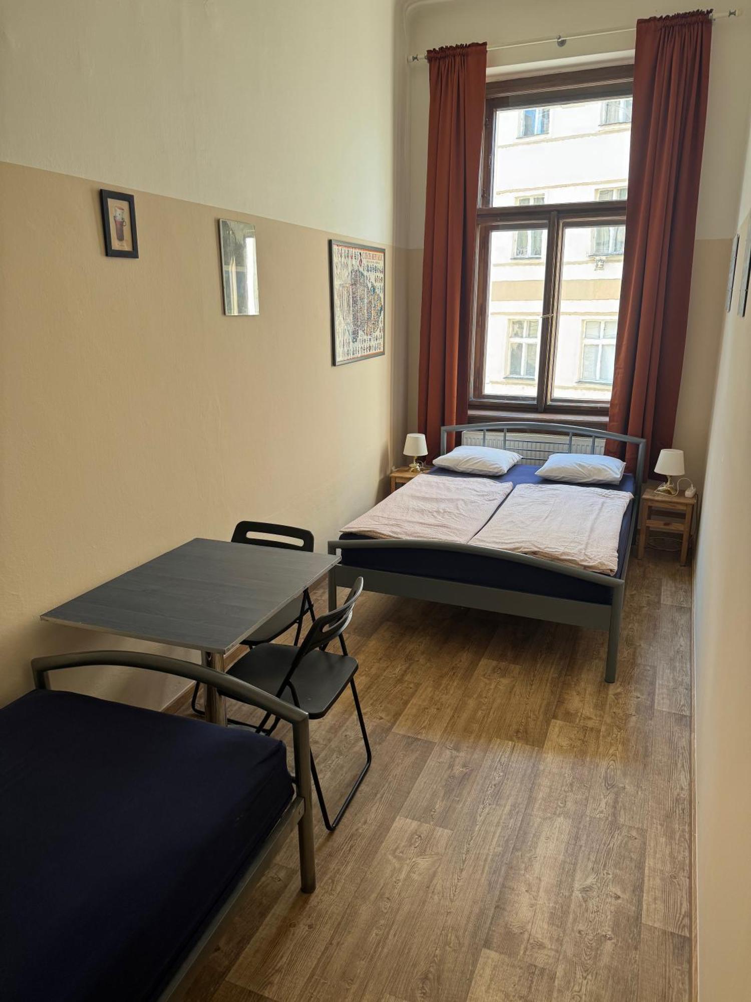 Doppel-/Zweibettzimmer mit Gemeinschaftsbad