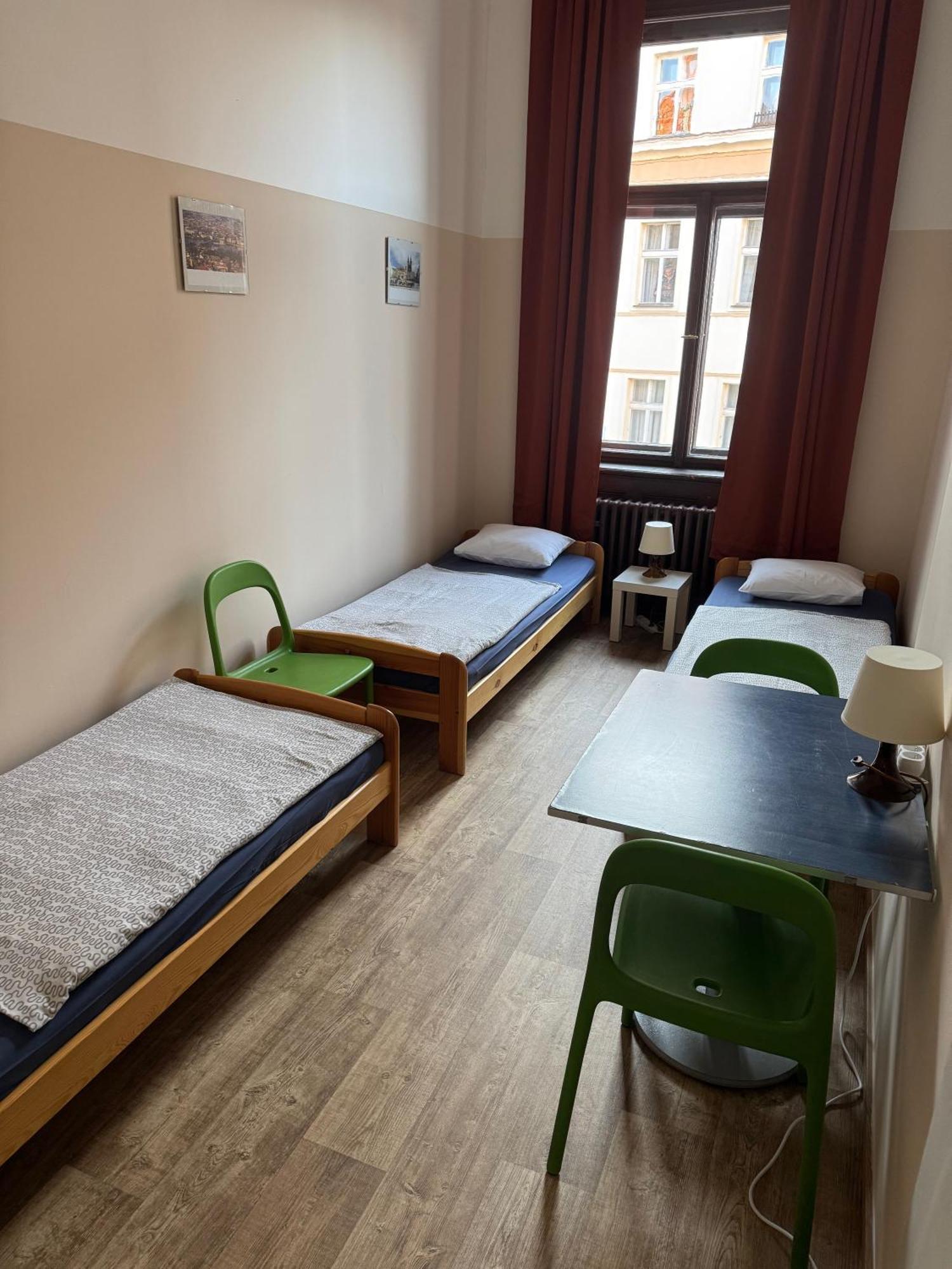Dreibettzimmer mit Gemeinschaftsbad
